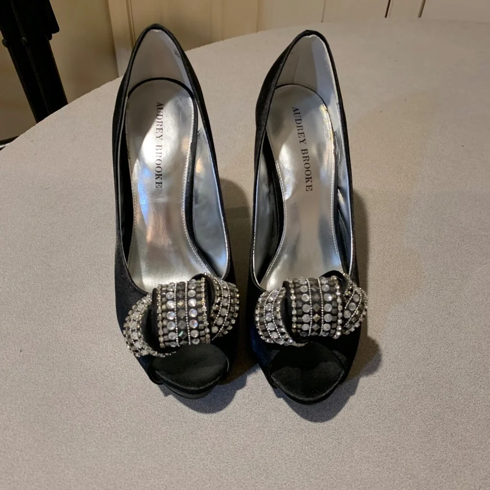 Audrey Brooke Black Embellished Satin Platform Pumps sz 8.5